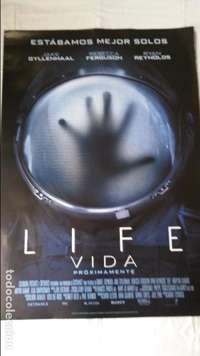 Cine: P&Oacute;STER ORIGINAL LIFE - Foto 1