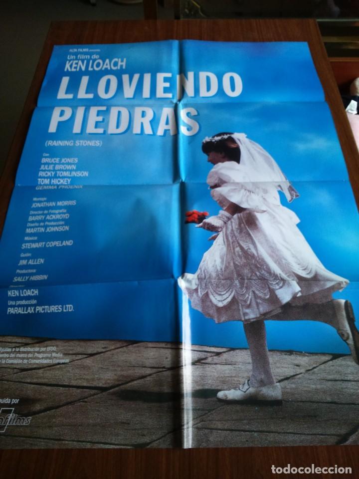 Cine: POSTER -- LLOVIENDO PIEDRAS -- POSTER GRANDE -- ORIGINALES DE CINE --
