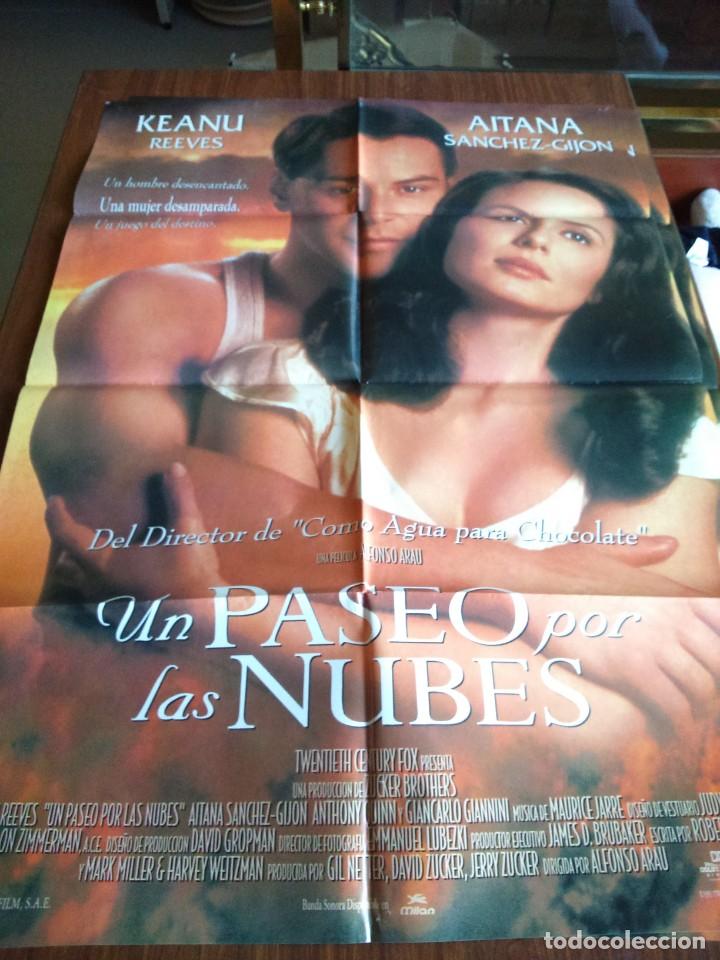 Cine: POSTER -- UN PASEO POR LAS NUBES -- POSTER GRANDE + 12 FOTOCROMOS -- ORIGINALES DE CINE --