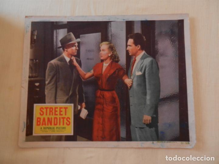 Cinema: AFICHE DE CINE. PEL&Iacute;CULA STREET BANDITS. MEDIDAS 35X28CM.