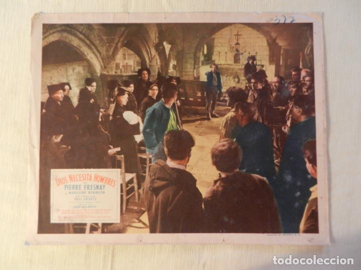 Cine: AFICHE DE CINE. PEL&Iacute;CULA DIOS NECESITA HOMBRES. MEDIDAS 36X28CM