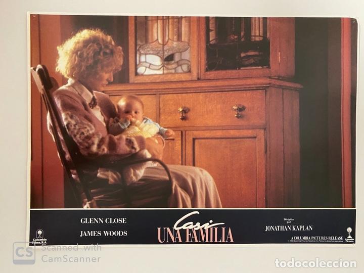 Cinema: AFICHE DE CINE. PELICULA: CASI UNA FAMILIA. MEDIDAS APROX.: 34 X 24 CM