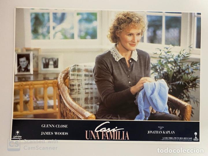Cinema: AFICHE DE CINE. PELICULA: CASI UNA FAMILIA. MEDIDAS APROX.: 34 X 24 CM