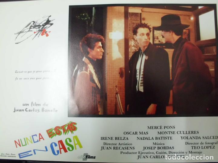 Cinema: CARTEL FOTOGRAMA DE CINE. NUNCA ESTAS EN CASA. 34X24,5 CM.   CARTELCI-146