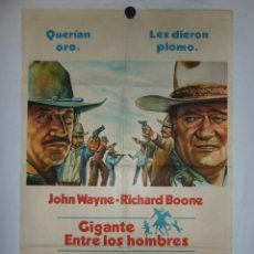 Cine: GIGANTE ENTRE LOS HOMBRES - JOHN WAYNE - 110 X 75 CM - LITOGRAFICO