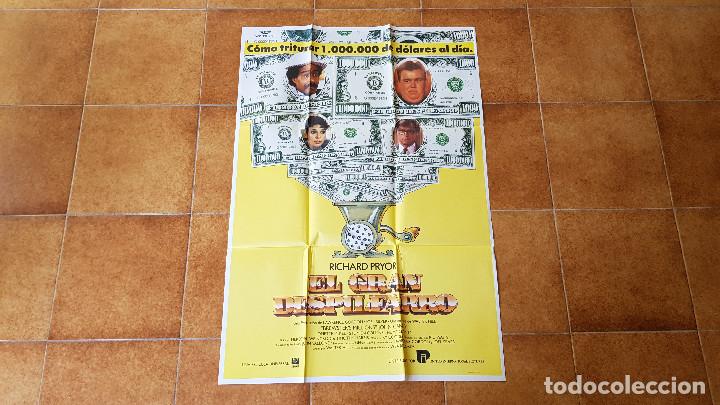 Cine: POSTER CARTEL EL GRAN DESPILFARRO (100 X 70 CMS. APROX.) + 12 FOTOCROMOS (34 X 24 CMS.)