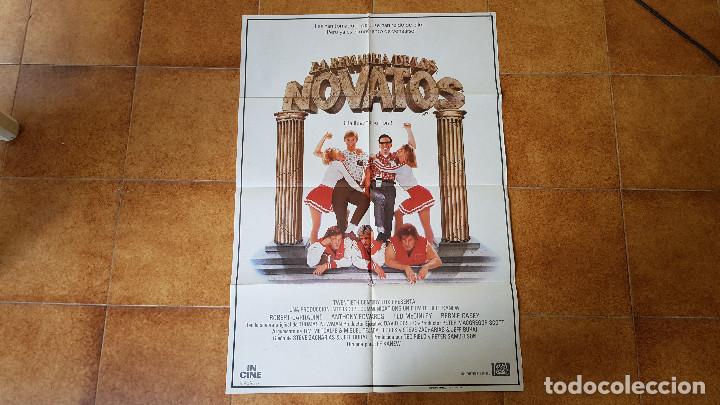 Cine: POSTER CARTEL LA REVANCHA DE LOS NOVATOS -1984 (100 X 70 CMS. APROX.) + 12 FOTOCROMOS (34 X 24 CMS.)