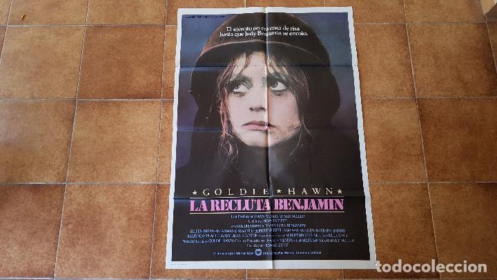 Cine: POSTER CARTEL LA RECLUTA BENJAMIN (100 X 70 CMS. APROX.) + 12 FOTOCROMOS (34 X 24 CMS.)