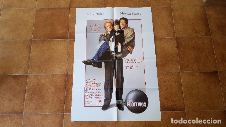 Cine: POSTER CARTEL TRES FUGITIVOS (100 X 70 CMS. APROX.) + 12 FOTOCROMOS (34 X 24 CMS.)
