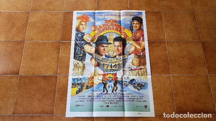 Cinema: POSTER CARTEL DOS SABUESOS DESPISTADOS (100 X 70 CMS. APROX.) + 12 FOTOCROMOS (34 X 24 CMS.)