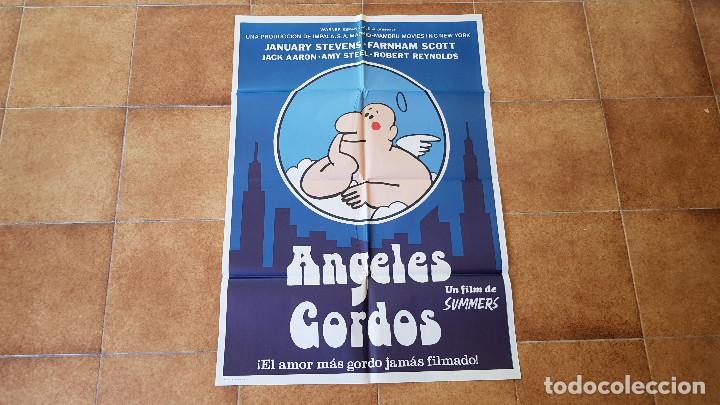 Cinema: POSTER CARTEL ANGELES GORDOS (100 X 70 CMS. APROX.) 1980 + 12 FOTOCROMOS (34 X 24 CMS.)