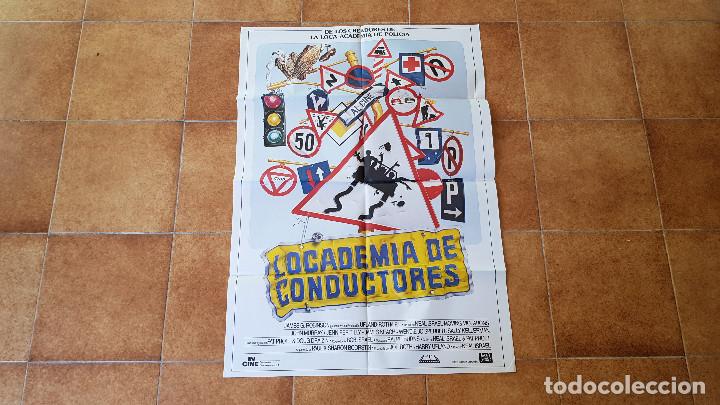 Cinema: POSTER CARTEL LOCADEMIA DE CONDUCTORES (100 X 70 CMS. APROX.) 1985 + 11 FOTOCROMOS (34 X 24 CMS.)