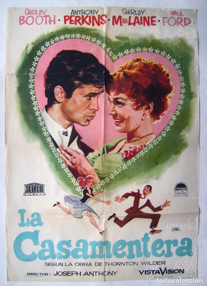Cinema: LA CASAMENTERA, con Shirley MacLaine. POSTER 70 X 100 cms. 1961. DISE&Ntilde;O: JANO