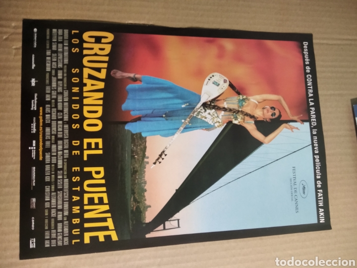 Cinema: Cartel de cine cruzando el puente