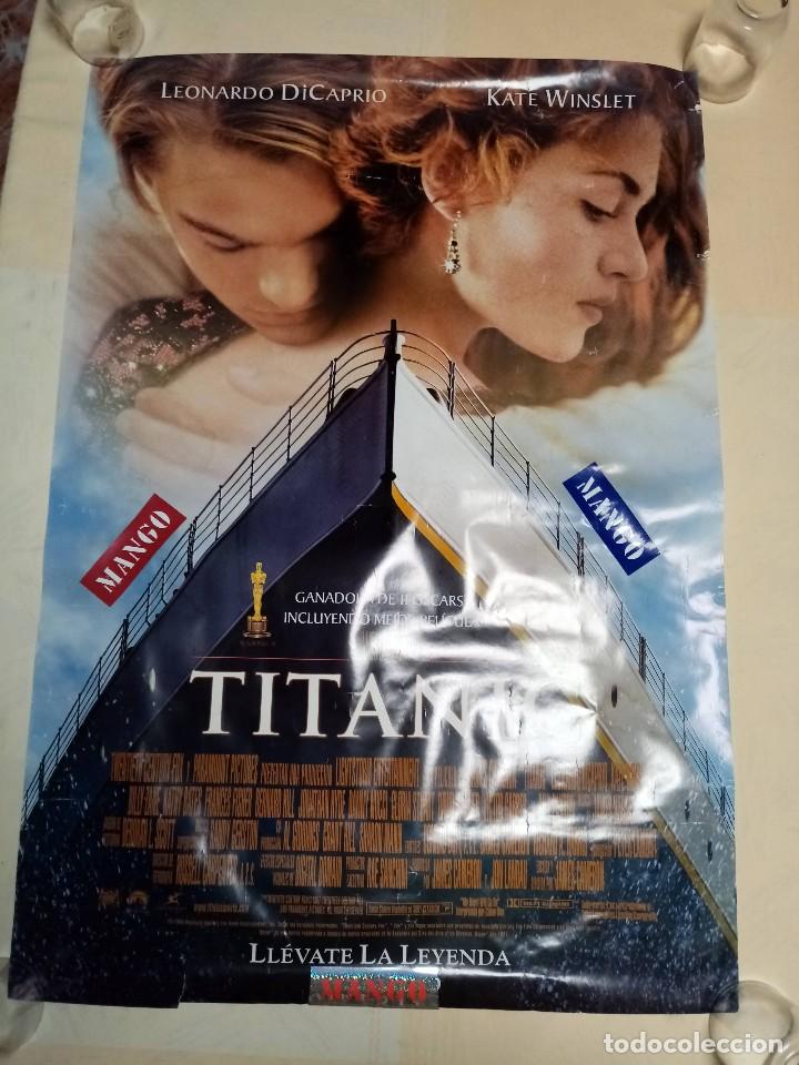 Cinema: TITANIC LEONARDO DI CAPRIO KATE WINSLET POSTER 97X67 cms. 3 pegatinas de MANGO 1997
