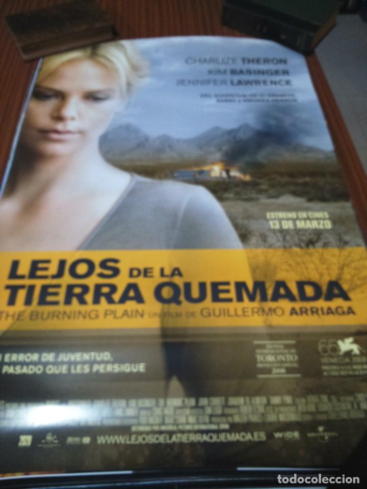 Kino: POSTER DE CINE -- LEJOS DE LA TIERRA QUEMADA -- POSTER GRANDE -- CHARLIZE THERON --