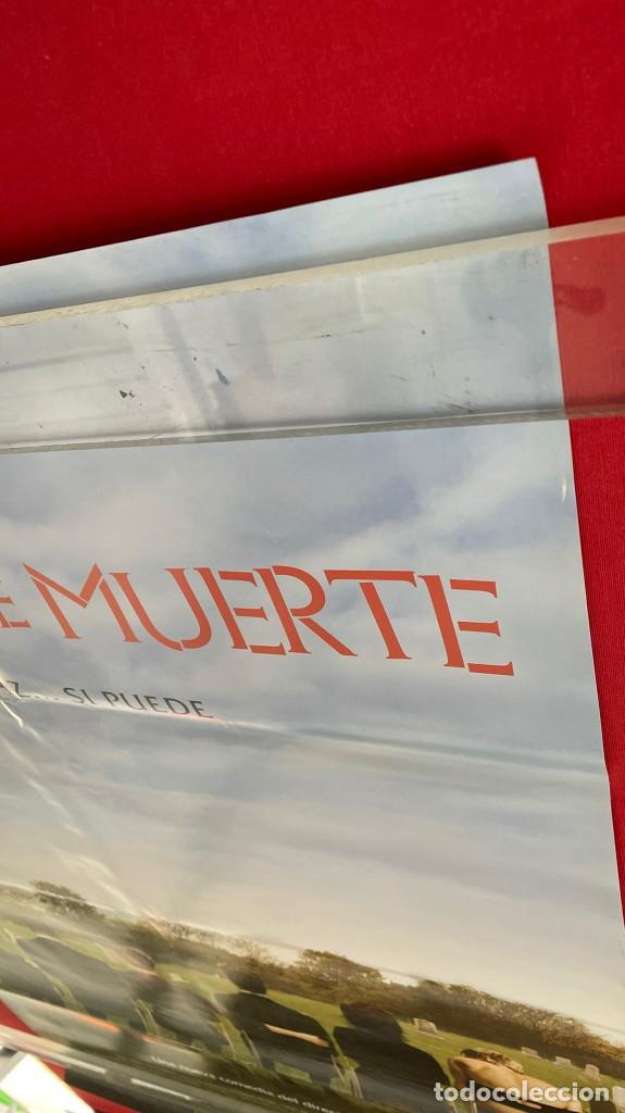 Cine: Poster Un funeral de muerte - Foto 2