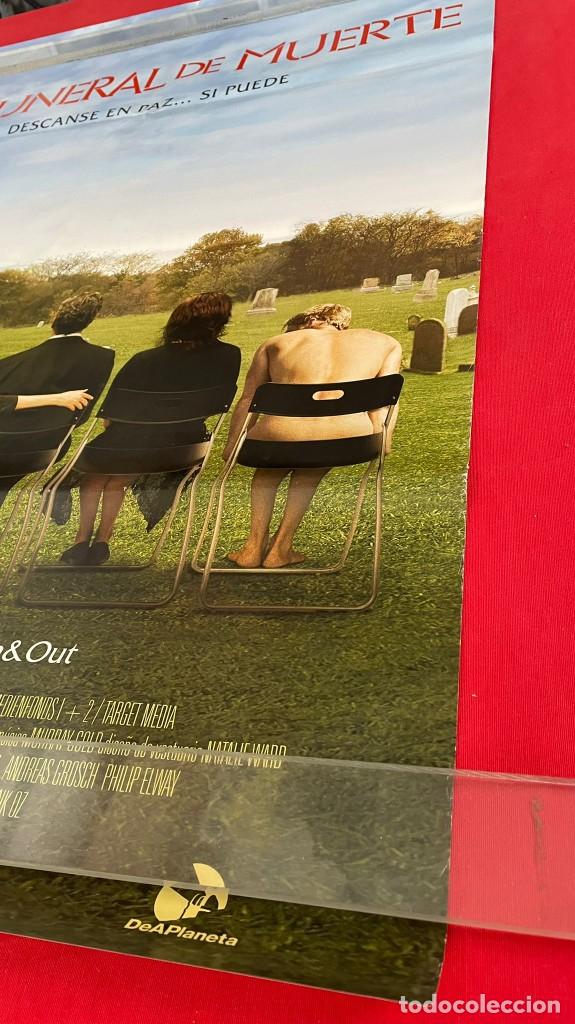 Cine: Poster Un funeral de muerte - Foto 4