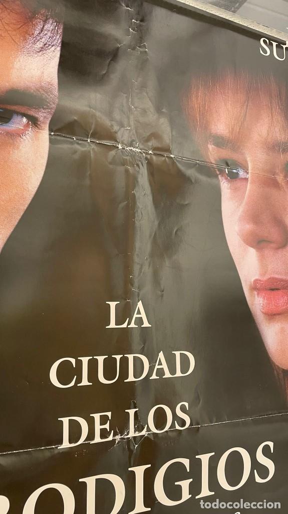 Cine: Poster La ciudad de los prodigios - Foto 4