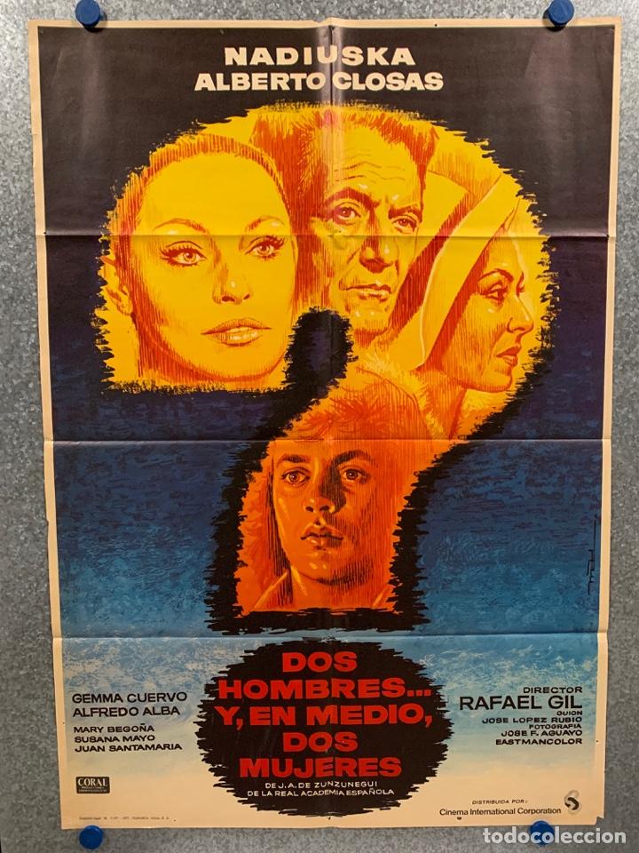 Cine: Dos hombres... y, en medio, dos mujeres. A&Ntilde;O 1977. POSTER ORIGINAL