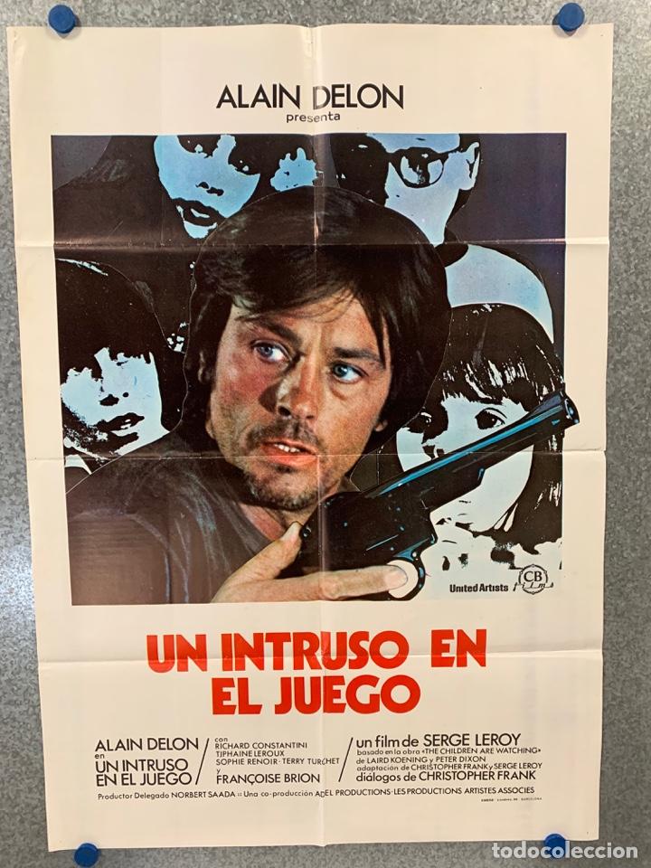 Cine: Un intruso en el juego. Alain Delon, Sophie Renoir, Richard Constantini. POSTER ORIGINAL.