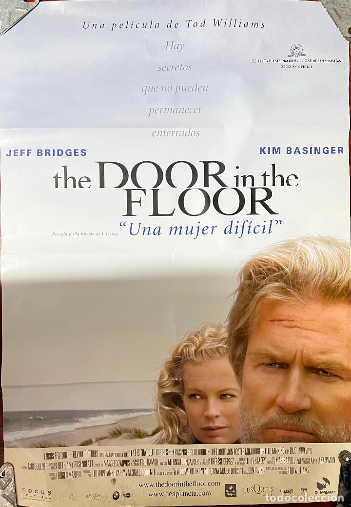 Kino: CARTEL DE CINE ORIGINAL. PEL&Iacute;CULA, THE DOOR IN THE FLOOR, UNA MUJER DIF&Iacute;CIL. MEDIDAS: 68X98 CM.