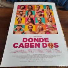Cine: DONDE CABEN DOS - MARIA LEON, RAUL AREVALO, ANNA CASTILLO,LUIS CALLEJO - POSTER ORIGINAL FILMAX 2021