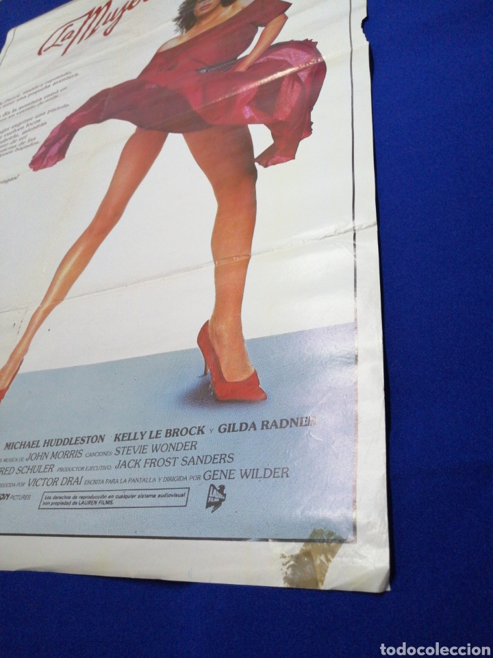 Cine: LA MUJER DE ROJO poster - Foto 3