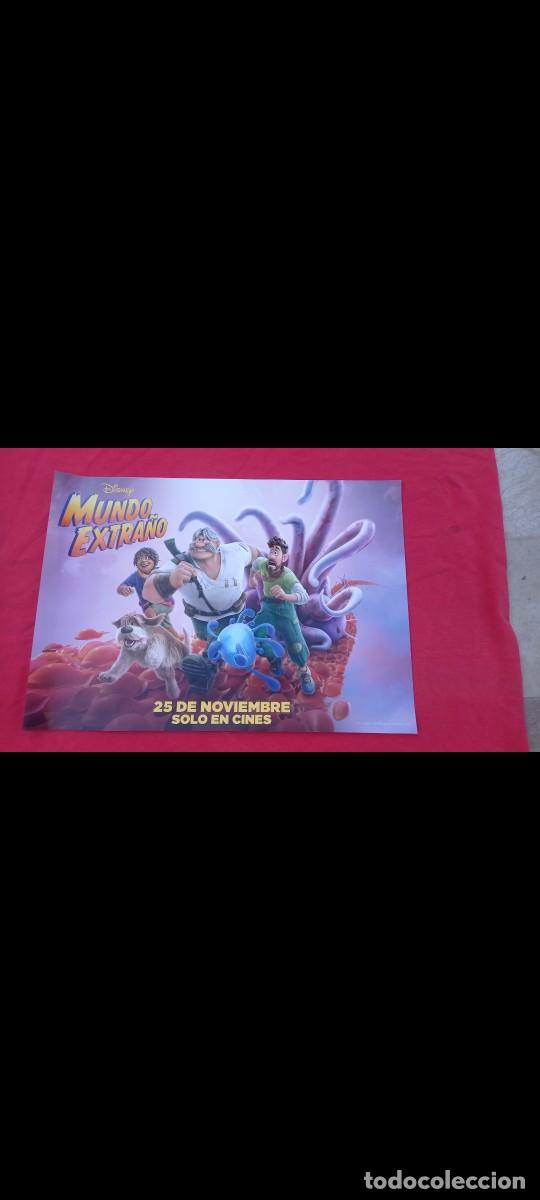 Cine: P&oacute;ster Mundo Extra&ntilde;o - Foto 1