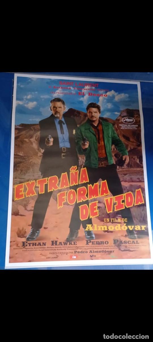 Cine: P&oacute;ster Extra&ntilde;a forma de vida - Foto 1
