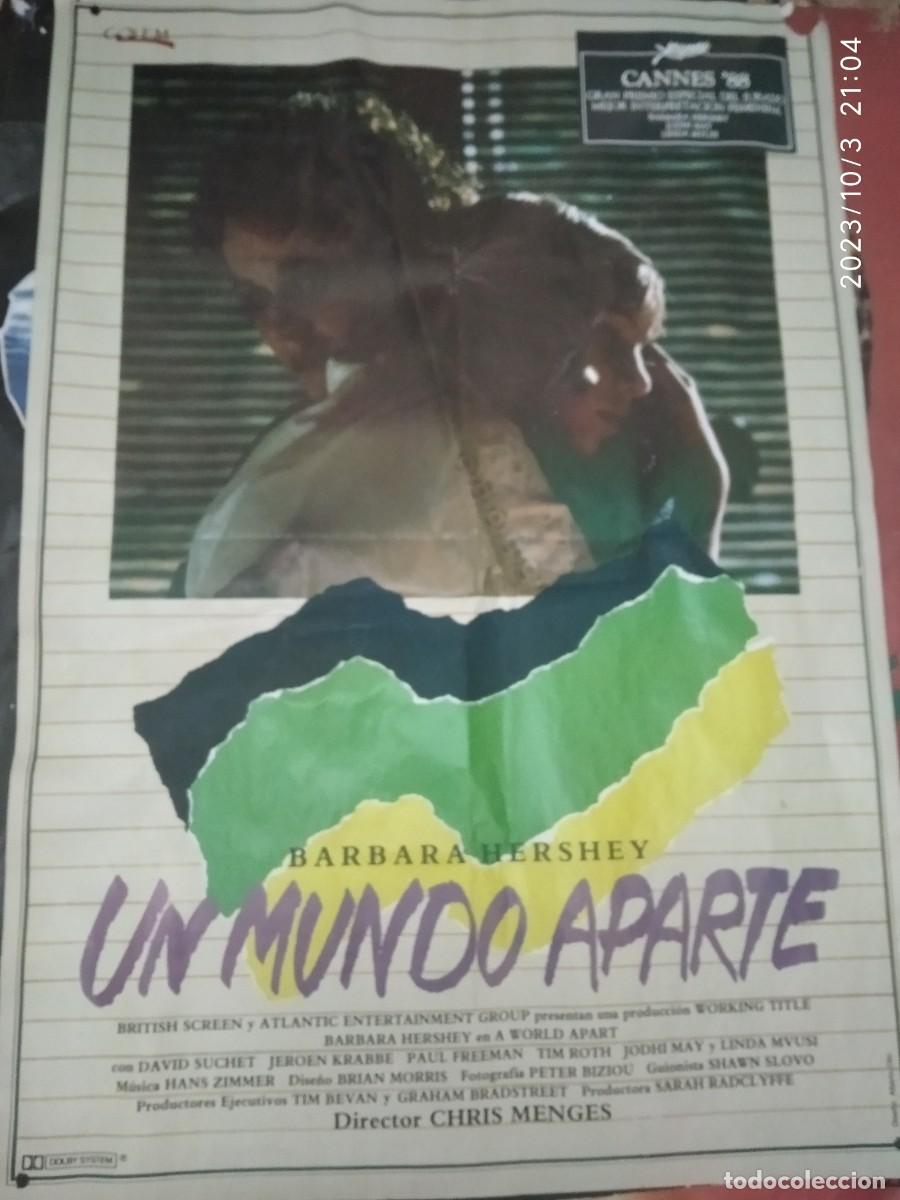 Cinema: Antiguo cartel de cine Barbara Hershey 100x70 aproximado Un Mundo Aparte