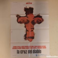 Cine: ”LA CRUZ DEL DIABLO” JOHN GILLING, CARMEN SEVILLA CARTEL ORIGINAL ESTRENO 1974 MUY BUEN ESTADO!!