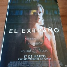 Cine: EL EXTRAÑO - MAIKA MONROE, BURN GORMAN, CHLOE OKUNO - POSTER ORIGINAL UNIVERSAL 2022