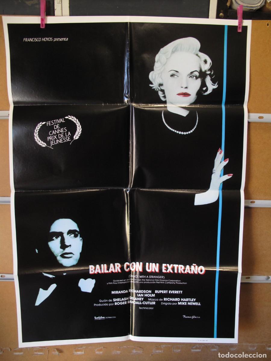 Cine: SX236 BAILAR CON UN EXTRA&Ntilde;O POSTER ORIGINAL - Foto 1