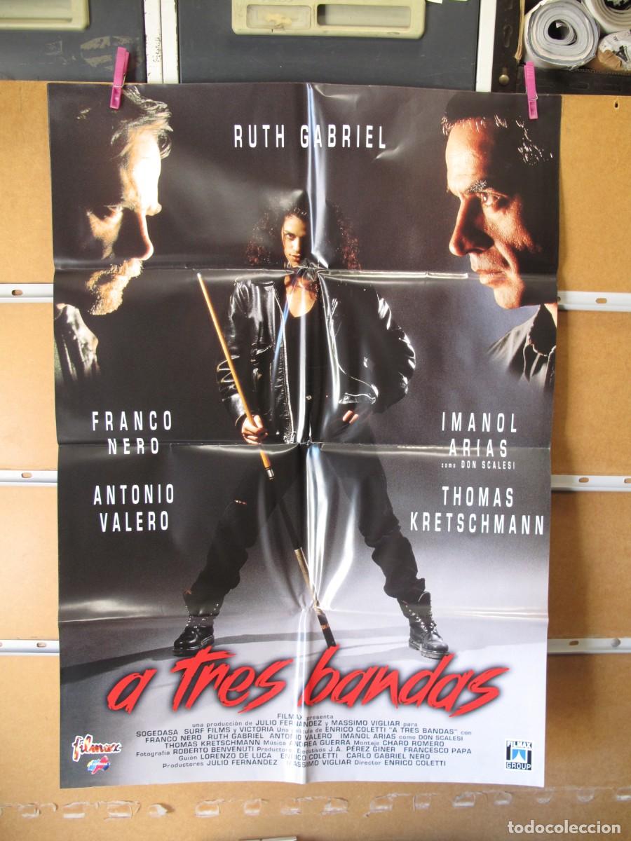 Cine: EN1736 A TRES BANDAS POSTER ORIGINAL