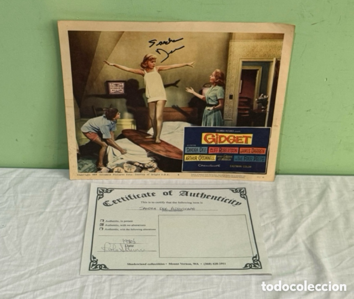 Cine: Aut&eacute;ntico poster de la pel&iacute;cula &rdquo;Gidget&rdquo; firmado por Sandra Dee con certificado de autenticidad.