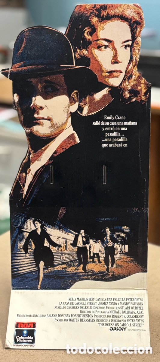 Cinema: LA CASA DE CARRILL STREET. CARTEL EXPOSITOR PROMOCIONAL DE LA PEL&Iacute;CULA (1987). CART&Oacute;N TROQUELADO.
