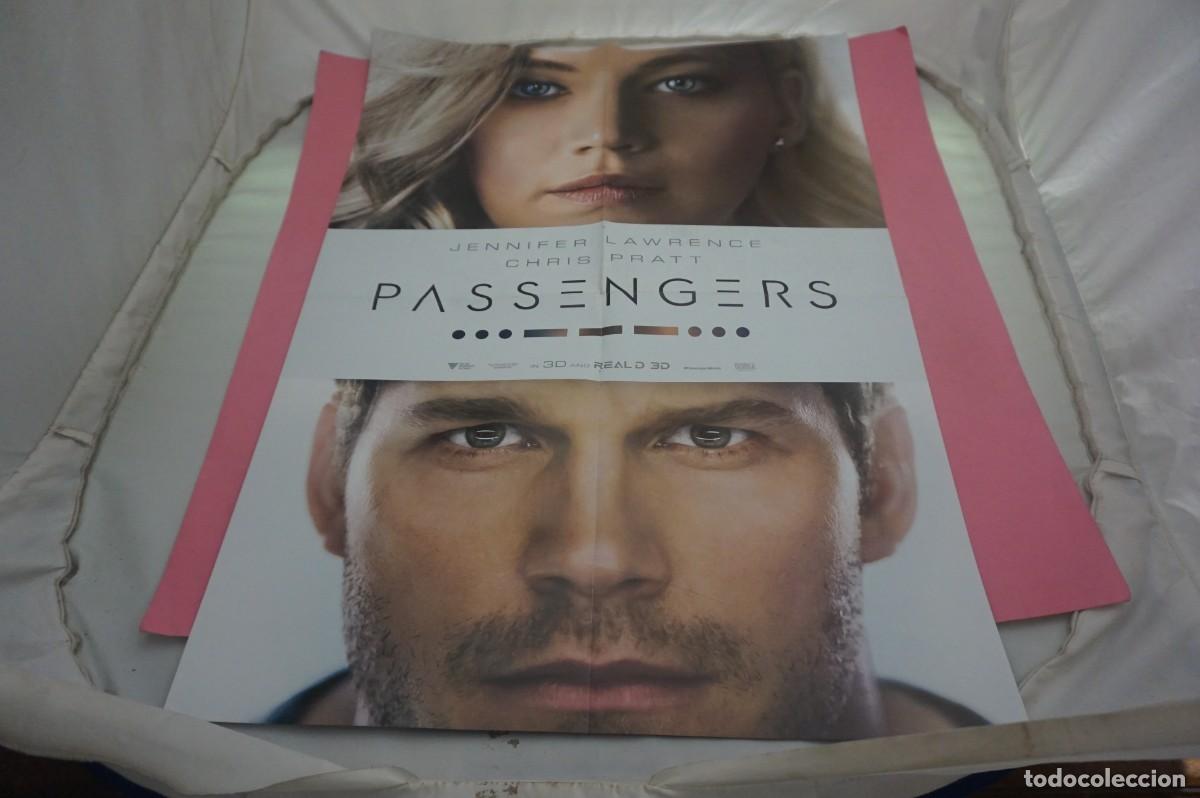 Cin&eacute;ma: C10 - DOBLE POSTER DE CINE DE 57 X 41 CM. - PASSENGERS / BLACK MIRROR