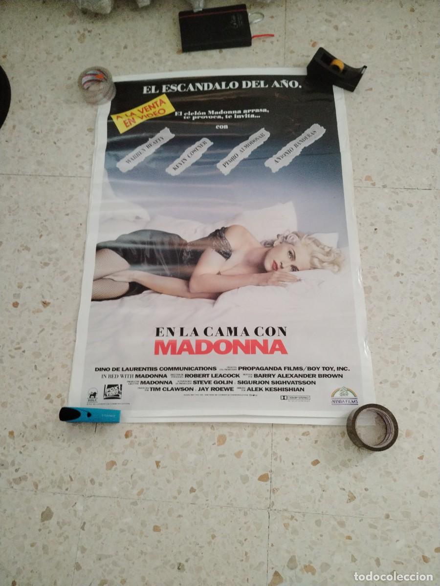 Cine: POSTER ORIGINAL VIDEOCLUB EN LA CAMA CON MADONNA 67CM ANCHO 96CM ALTO