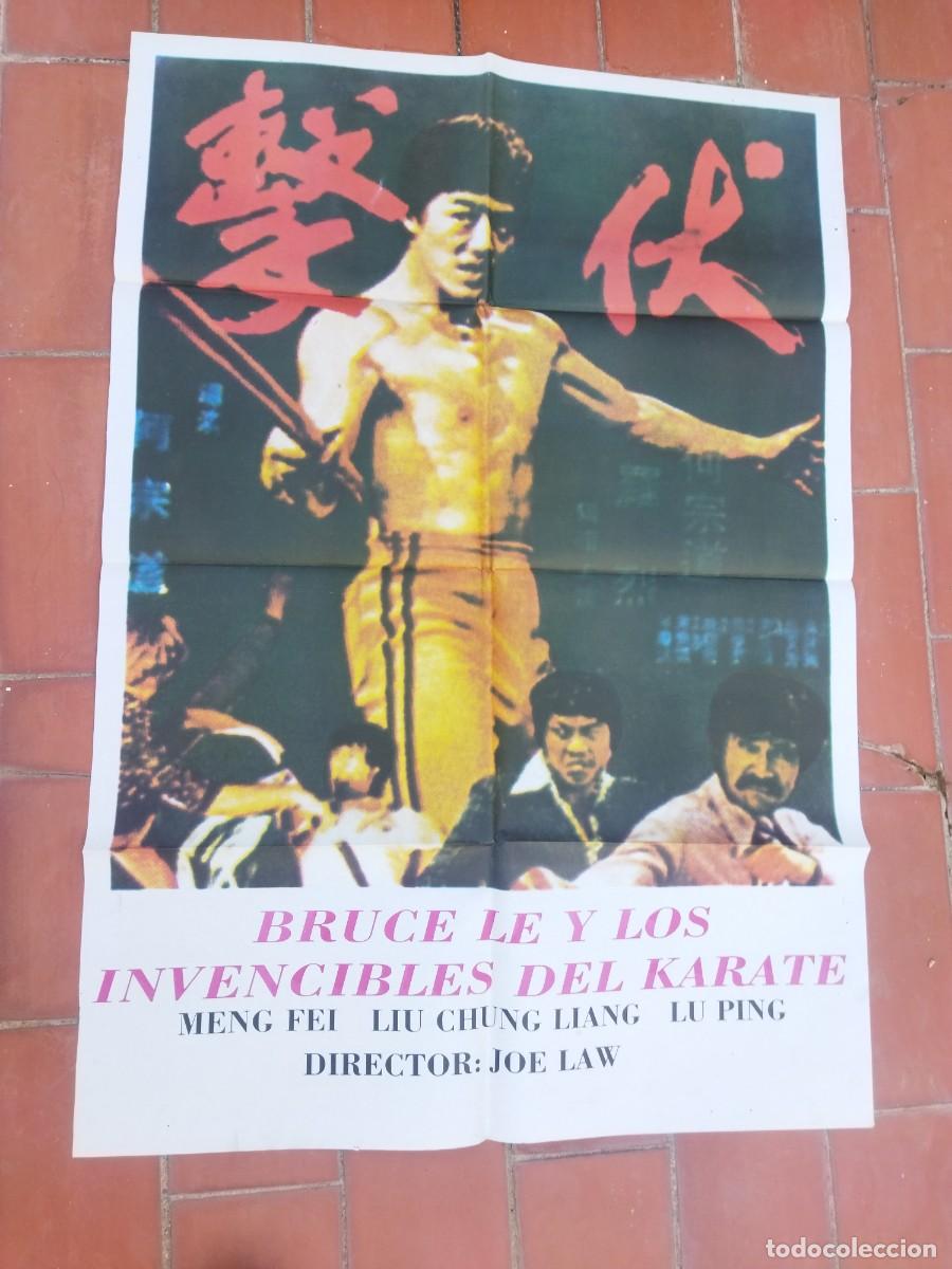 Cine: cartel de cine 70x 100 aprox movie poster BRUCE LE Y LOS INVENCIBLES DEL KARATE meng fei joe law