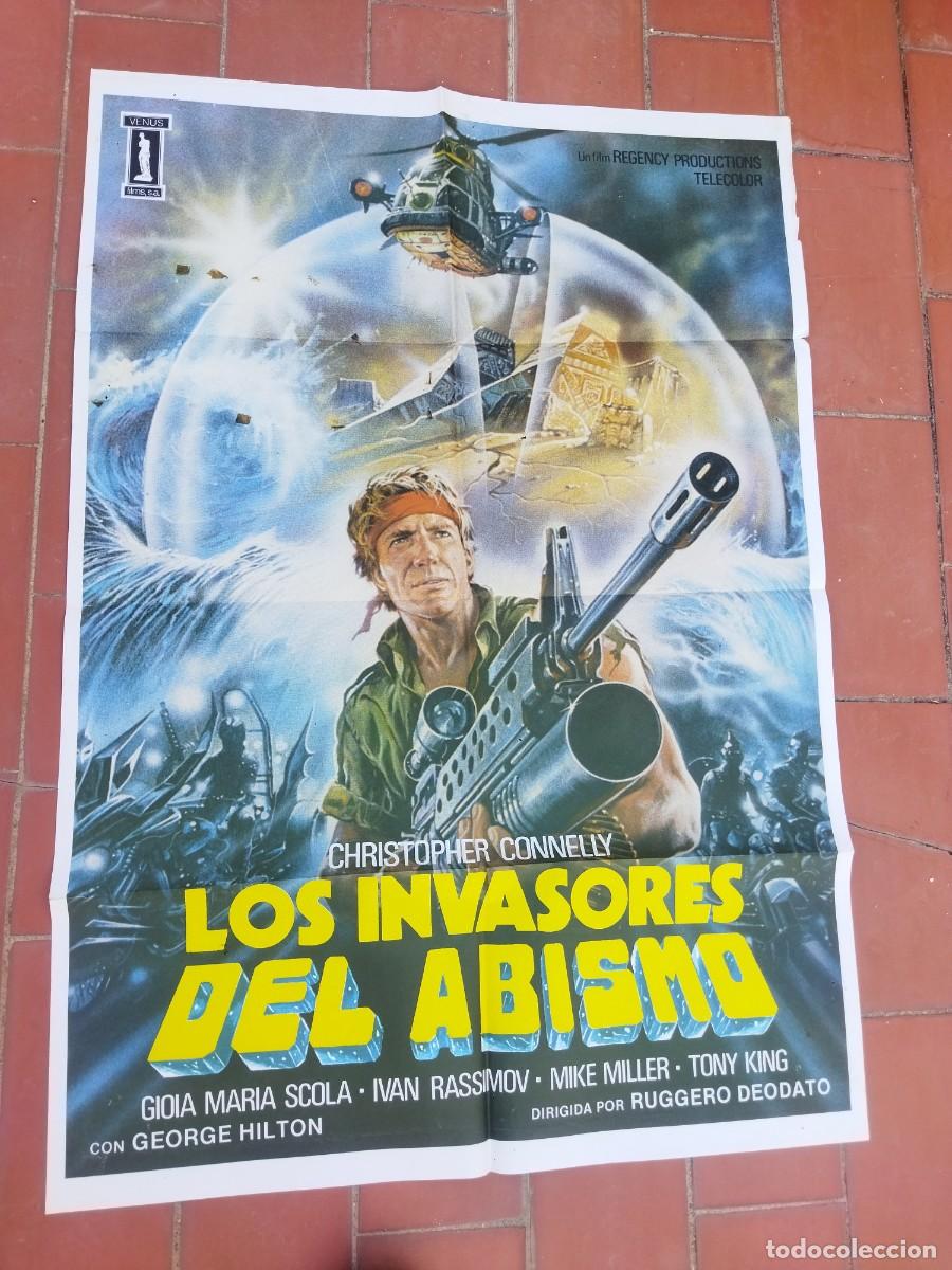 Cine: cartel de cine 70x 100 aprox movie poster LOS INVASORES DEL ABISMO christopher connelly