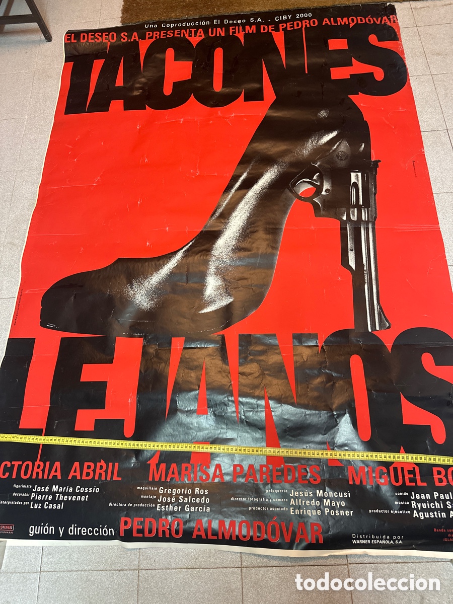 Cine: Almod&oacute;var gigante, cartel original 175x120 de tacones lejanos