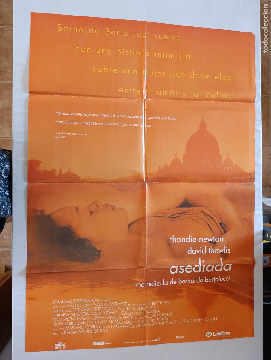 Cinema: POSTER ORIGINAL ASEDIADA - 96 X 68 CM - BERNARDO BERTOLUCCI (386)