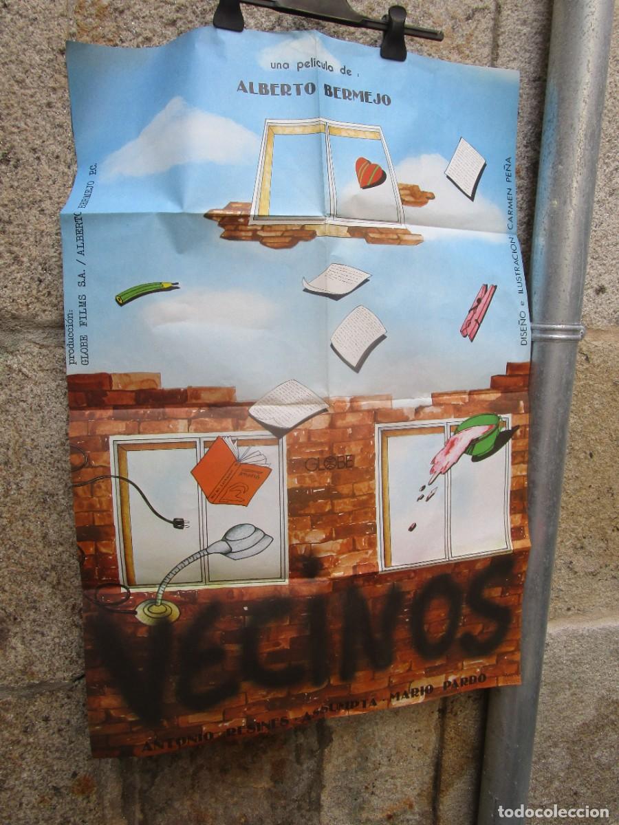 Cine: 10 CARTELES PELICULA &rdquo; VECINOS &rdquo; 94X64, RESINES ASSUMPTA Y MARIO PARDO - GLOBE FILMS 1981.