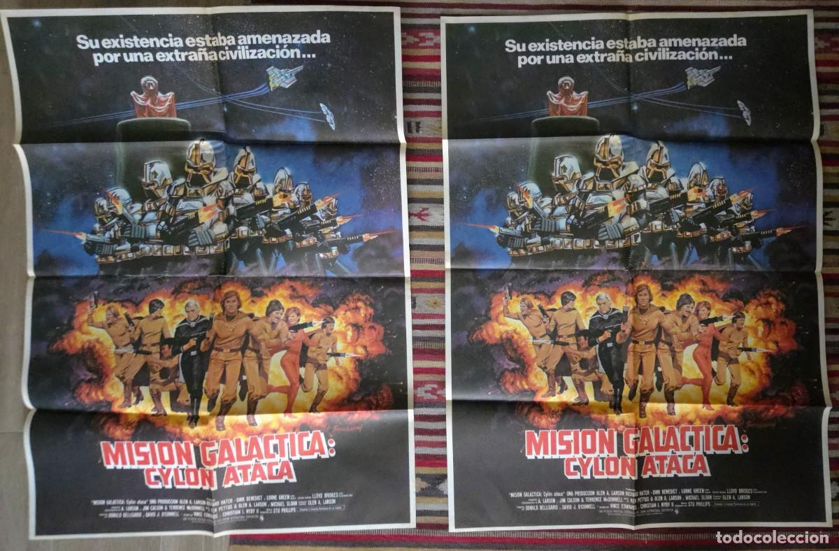 Cine: Lote 2 carteles originales Misi&oacute;n Gal&aacute;ctica: Cylon ataca 1979 &ndash; estado colecci&oacute;n