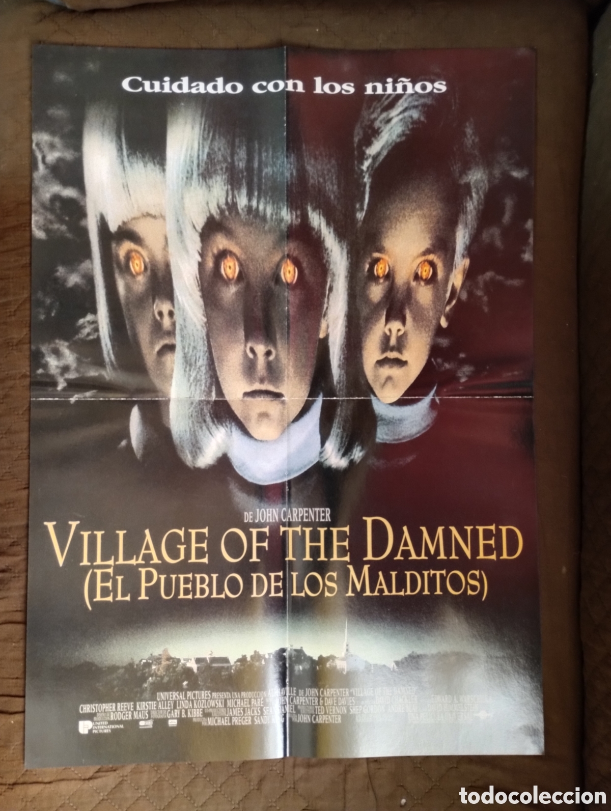 Cine: Poster de la pelicula El pueblo de los malditos.