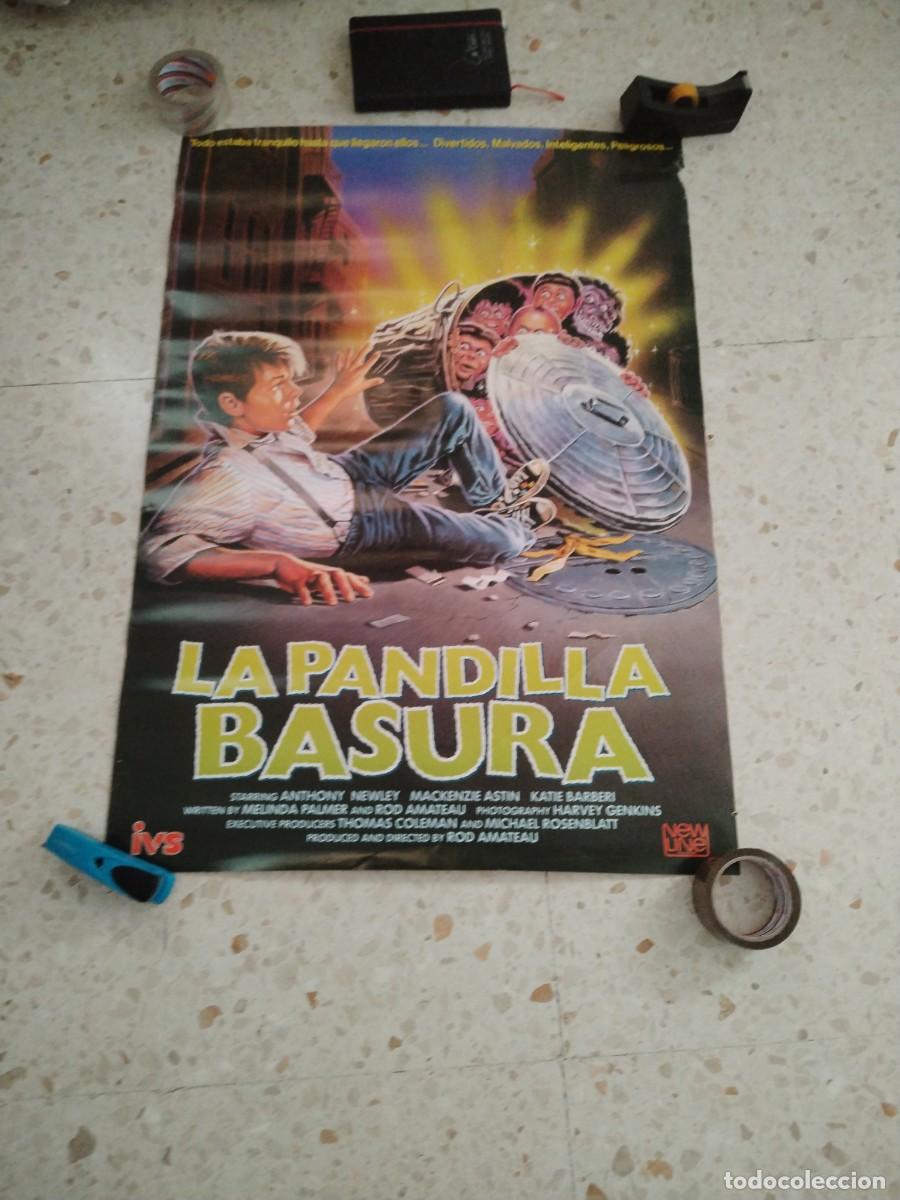 Cine: POSTER ORIGINAL VIDEOCLUB PANDILLA BASURA 96CM ALTO 68CM ANCHO