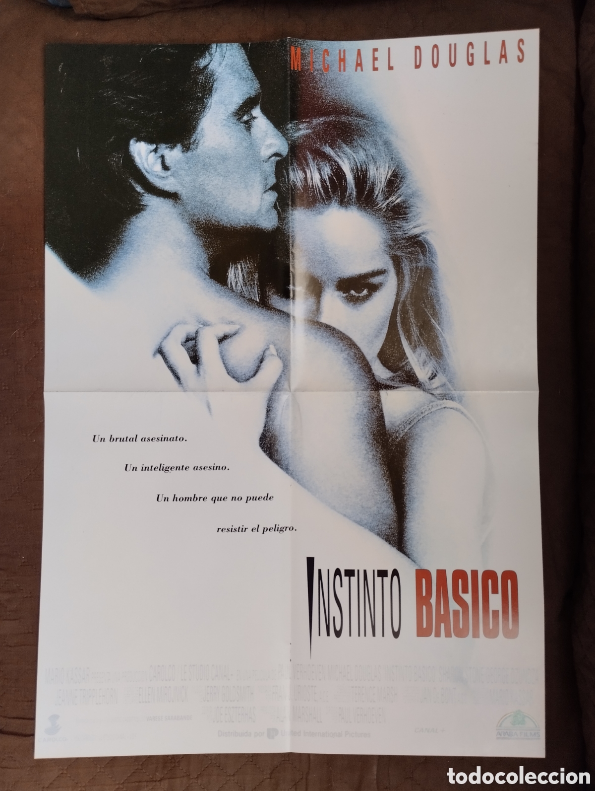 Cine: Poster de la pelicula Instinto basico.