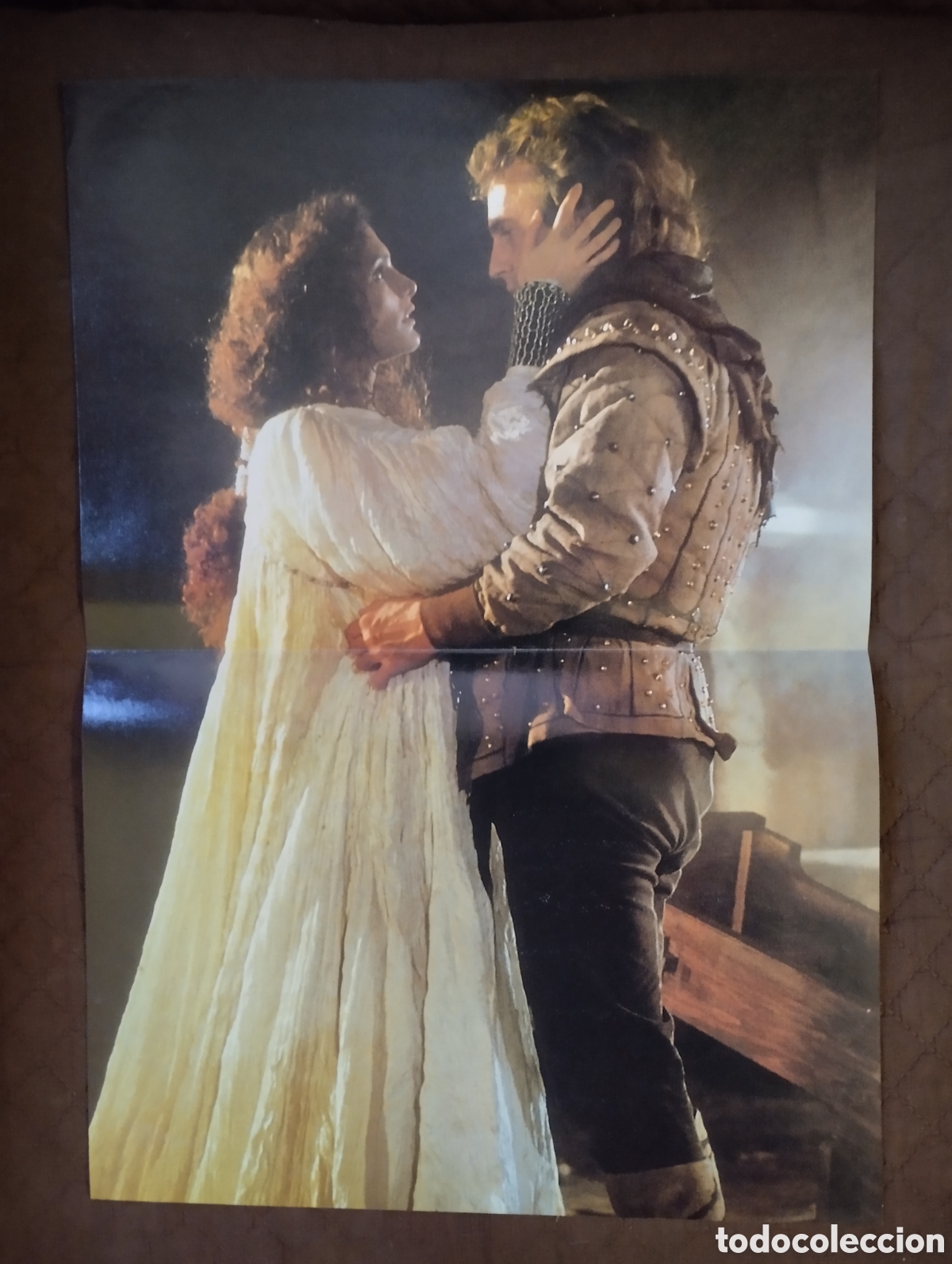 Cine: Poster de los actores Maria Elizabeth Mastrantonio y Kevin Kostner.