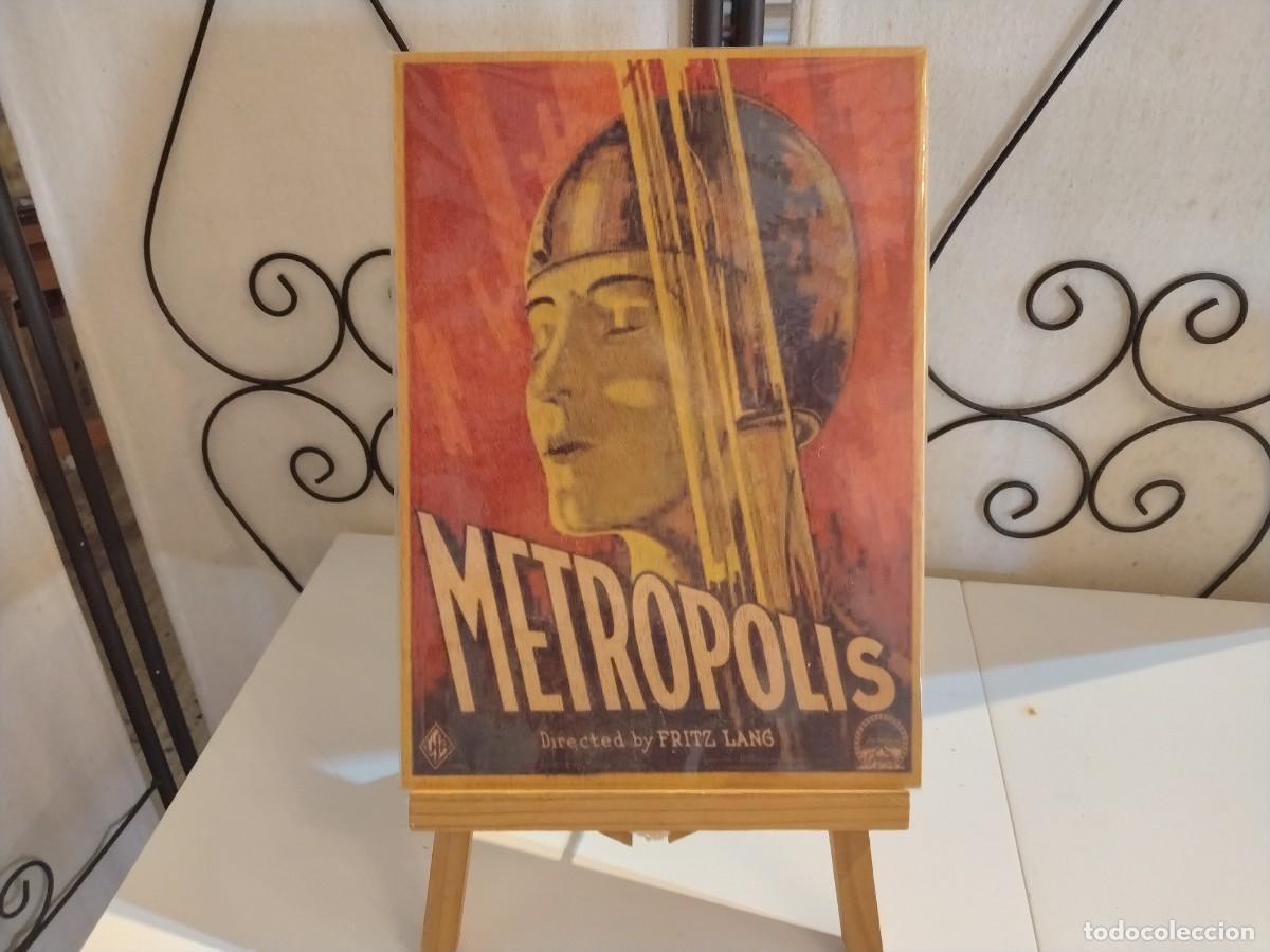 Cine: PRECIOSO CARTEL &rdquo;METROPOLIS&rdquo; EN MADERA (29 X 20 CM)